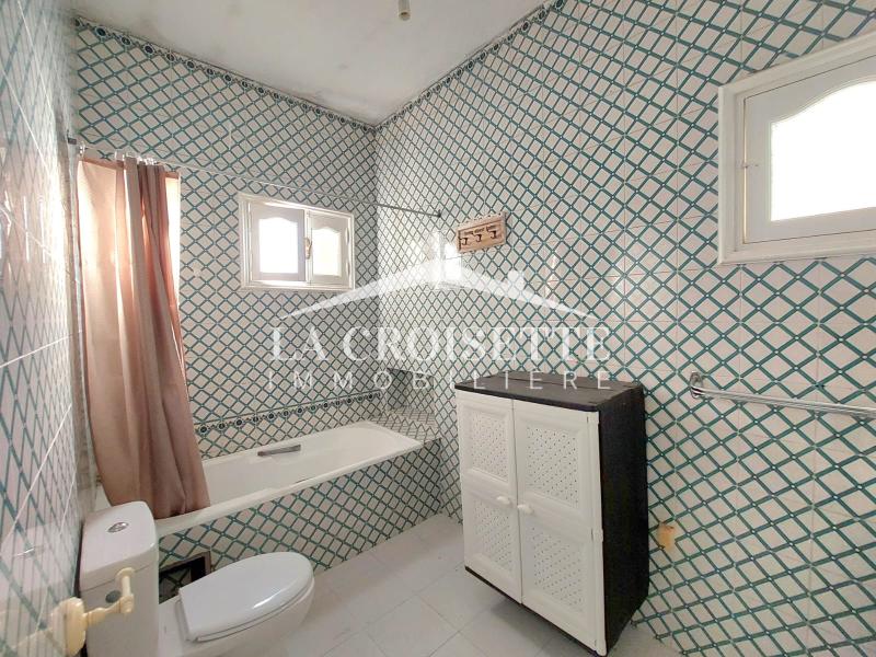 Etage de villa S+3 à La Marsa